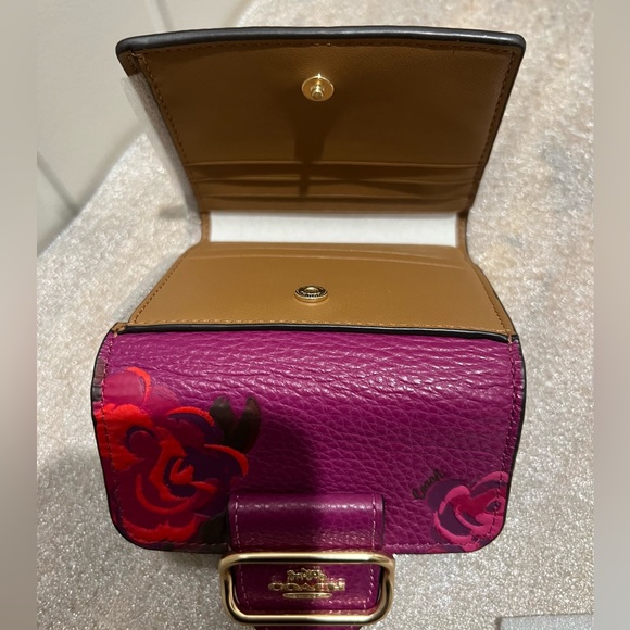 NWT Coach floral wallet - Picture 5 of 9